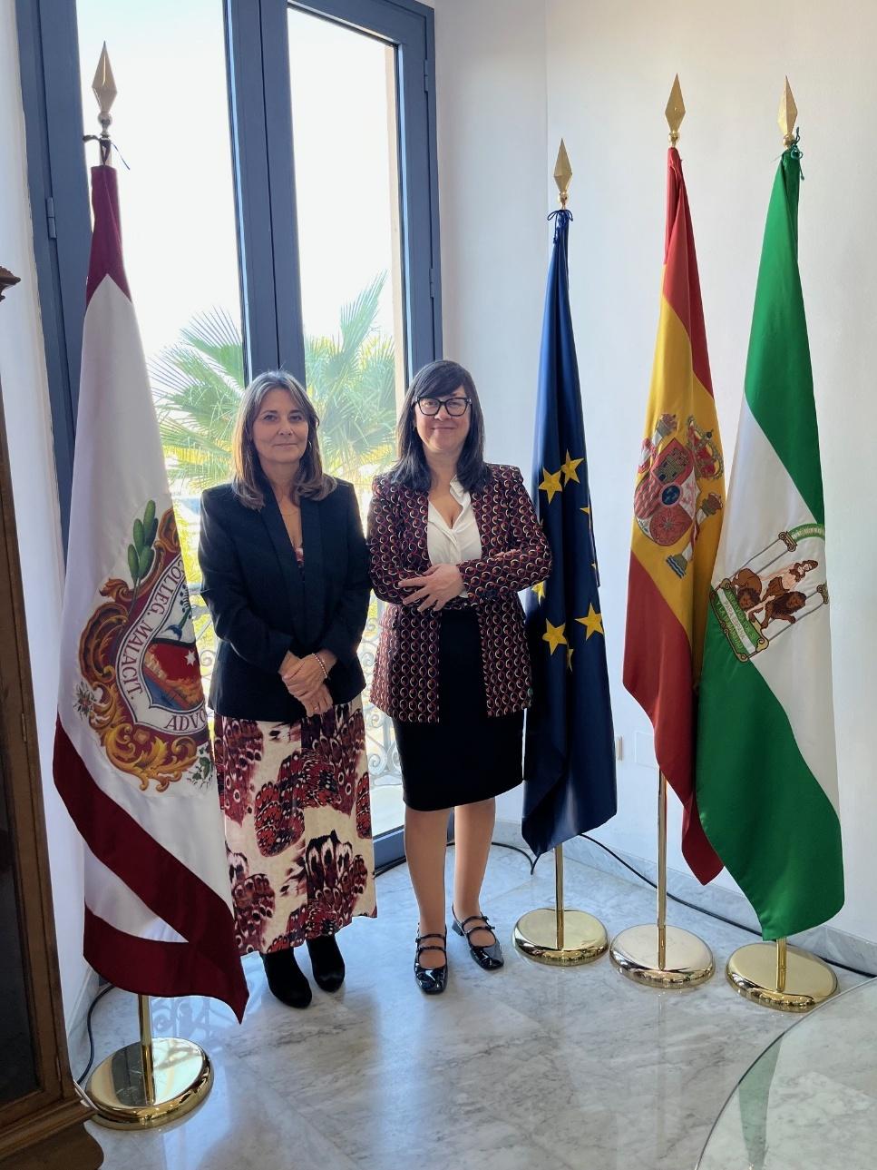 La decana de Zamora visita el Colegio de Abogados